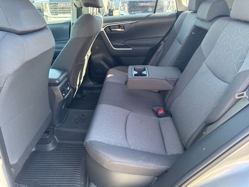 Used 2025 Toyota RAV4 XLE AWD/4WD image 6