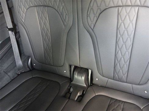 Used 2022 BMW X7 xDrive40i w/ M Sport Package image 11