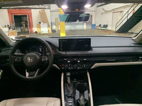 Used 2025 Honda Accord Touring image 15