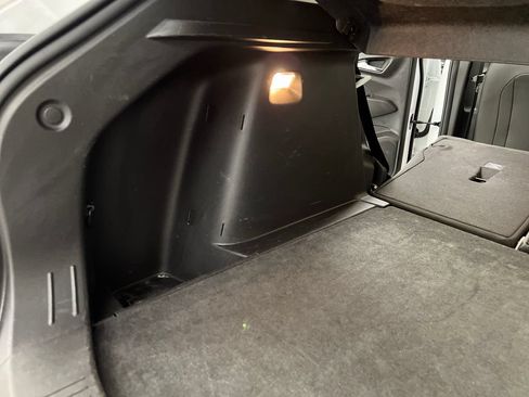Used 2025 Chevrolet Trax LT FWD image 37