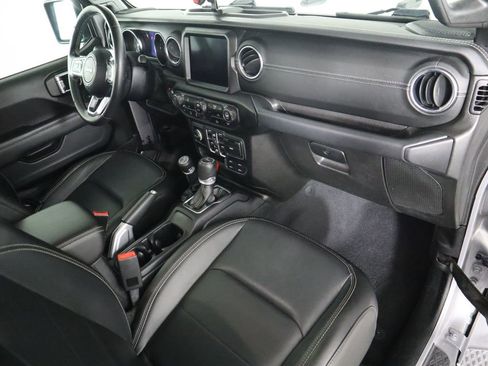 Used 2020 Jeep Gladiator Overland image 18