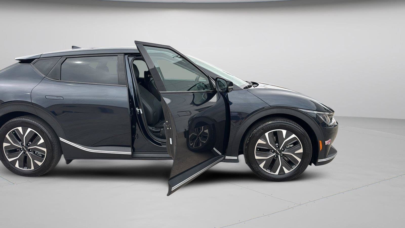 Used 2024 Kia EV6 Light RWD image 9