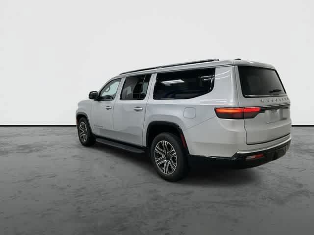 Used 2024 Jeep Wagoneer L Series II w/ Flexible Seating Group AWD/4WD image 9