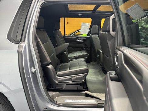 Used 2022 Chevrolet Suburban RST w/ Luxury Package AWD/4WD image 21