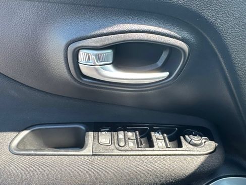 Used 2021 Jeep Renegade Sport w/ Sport Appearance Group AWD/4WD image 27