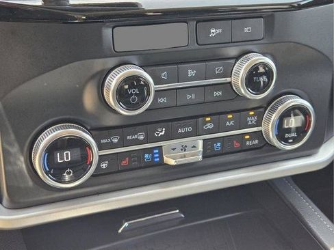 Used 2024 Ford Expedition XLT AWD/4WD image 30