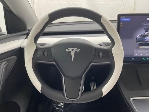 Used 2024 Tesla Model Y Performance image 11