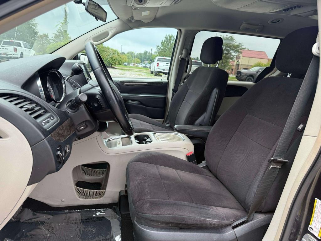 Used 2011 Dodge Grand Caravan Crew FWD image 15