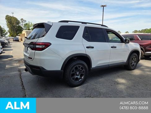 Used 2025 Honda Pilot TrailSport image 15