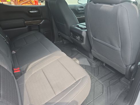 Used 2019 Chevrolet Silverado 1500 LT Trail Boss AWD/4WD image 11