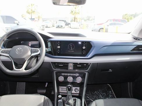 Used 2023 Volkswagen Taos SE w/ Panoramic Sunroof Package image 10