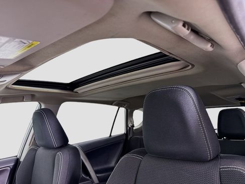Used 2018 Toyota RAV4 XLE AWD/4WD image 20