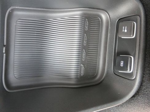 Used 2021 Chrysler Pacifica Touring AWD/4WD image 21
