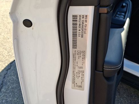 Certified 2023 Jeep Grand Cherokee Laredo image 28