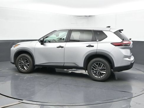 Used 2024 Nissan Rogue S FWD image 9