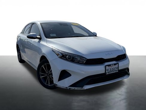 Used 2023 Kia Forte LXS w/ LXS Technology Package FWD image 1