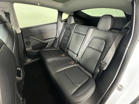 Used 2021 Tesla Model Y Long Range AWD/4WD image 31