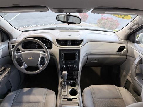 Used 2017 Chevrolet Traverse LT image 17