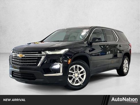 Used 2023 Chevrolet Traverse LS FWD image 1