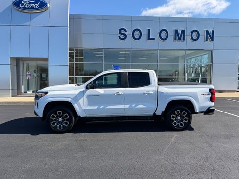 Used 2024 Chevrolet Colorado LT w/ LT Convenience Package III AWD/4WD image 9