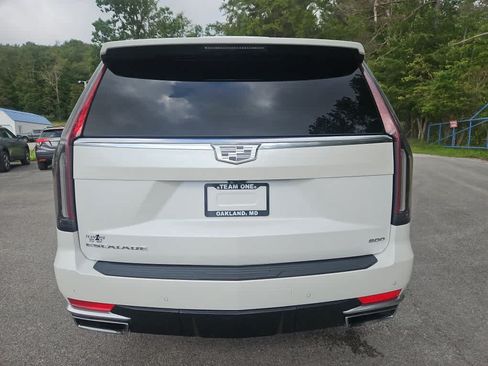 Used 2022 Cadillac Escalade Premium Luxury AWD/4WD image 4