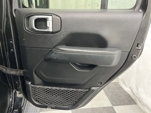 Used 2020 Jeep Wrangler Unlimited Sahara image 16