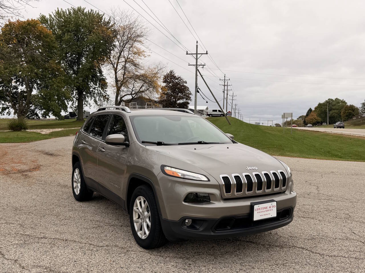 Used 2016 Jeep Cherokee Latitude w/ Comfort/Convenience Group AWD/4WD image 7