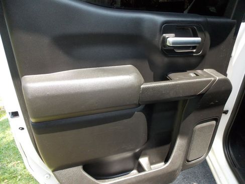 Used 2020 Chevrolet Silverado 1500 Custom w/ Custom Value Package AWD/4WD image 21