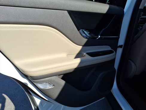 Used 2021 Lincoln Corsair Standard w/ Equipment Group 101A image 13