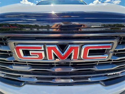 New 2026 GMC Acadia AT4 w/ LPO, Floor Liner Package image 32