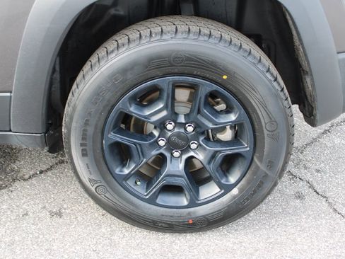 Used 2021 Jeep Cherokee Trailhawk w/ Comfort/Convenience Group image 35