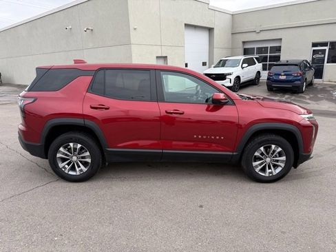 Used 2025 Chevrolet Equinox LT w/ Safety and Technology Package image 2