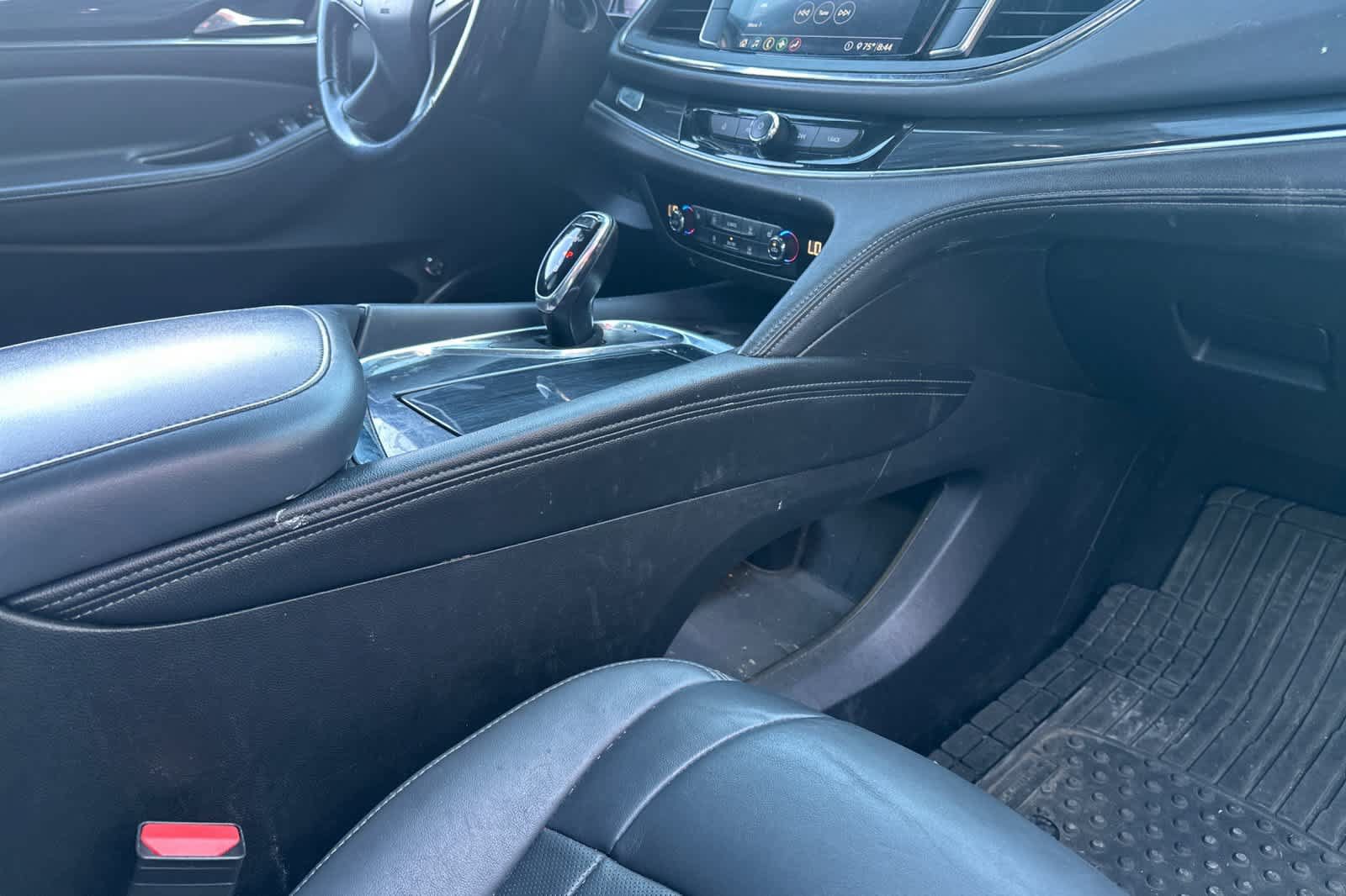 Used 2021 Buick Enclave Essence FWD image 19