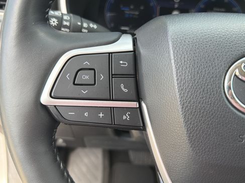 Used 2023 Toyota Highlander Limited FWD image 25