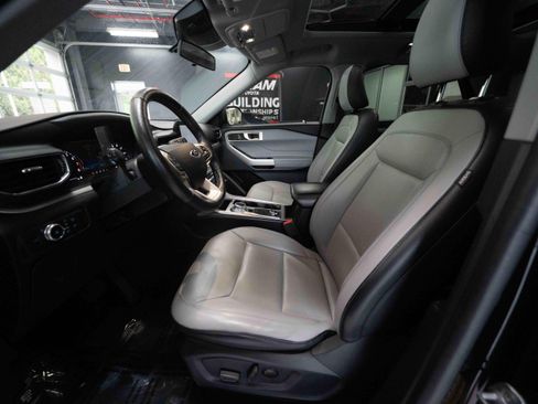 Used 2021 Ford Explorer XLT w/ Equipment Group 202A AWD/4WD image 9