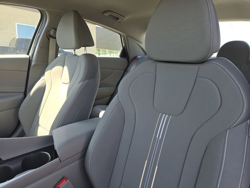 New 2025 Hyundai Elantra SEL image 14