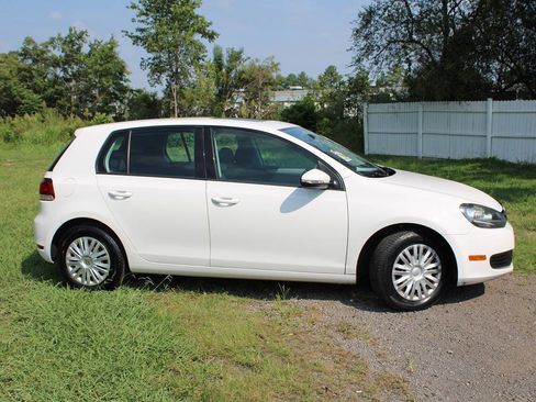 Used 2011 Volkswagen Golf 4-Door FWD image 6