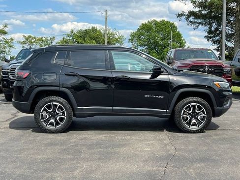 Used 2024 Jeep Compass Trailhawk w/ Trailhawk Elite Group AWD/4WD image 55