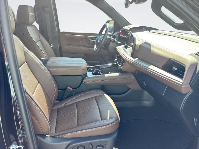 Used 2025 Chevrolet Tahoe High Country AWD/4WD image 27