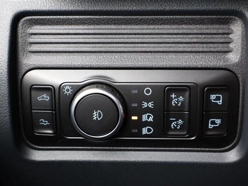 Used 2026 Ford F450 Platinum w/ FX4 Off-Road Package image 19