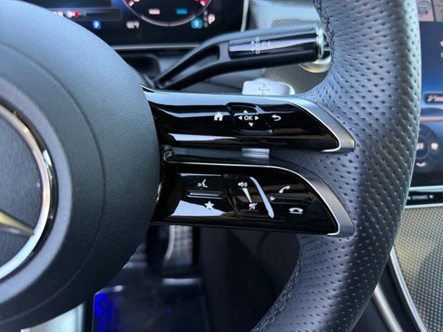 Used 2024 Mercedes-Benz GLC 300 4MATIC image 22