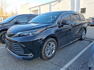Used 2024 Toyota Sienna Platinum video 2
