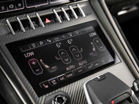 Used 2024 Lamborghini Urus Performante AWD/4WD image 41