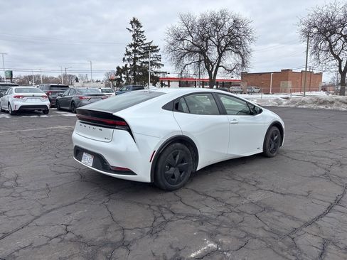 Used 2025 Toyota Prius LE image 6