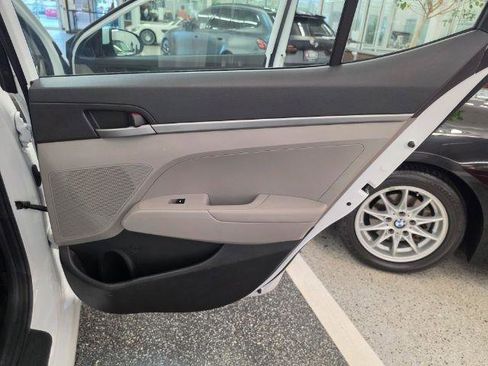Used 2017 Hyundai Elantra SE FWD image 28