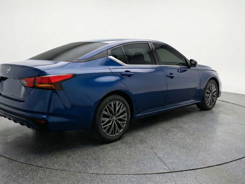 Used 2025 Nissan Altima 2.5 SV image 9