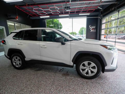 Used 2025 Toyota RAV4 LE AWD/4WD image 5
