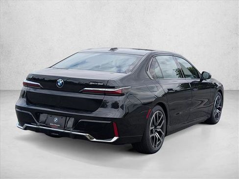 New 2026 BMW i7 M70 w/ M Sport Package RWD image 7