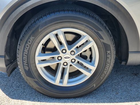 Used 2024 Ford Explorer XLT RWD image 29