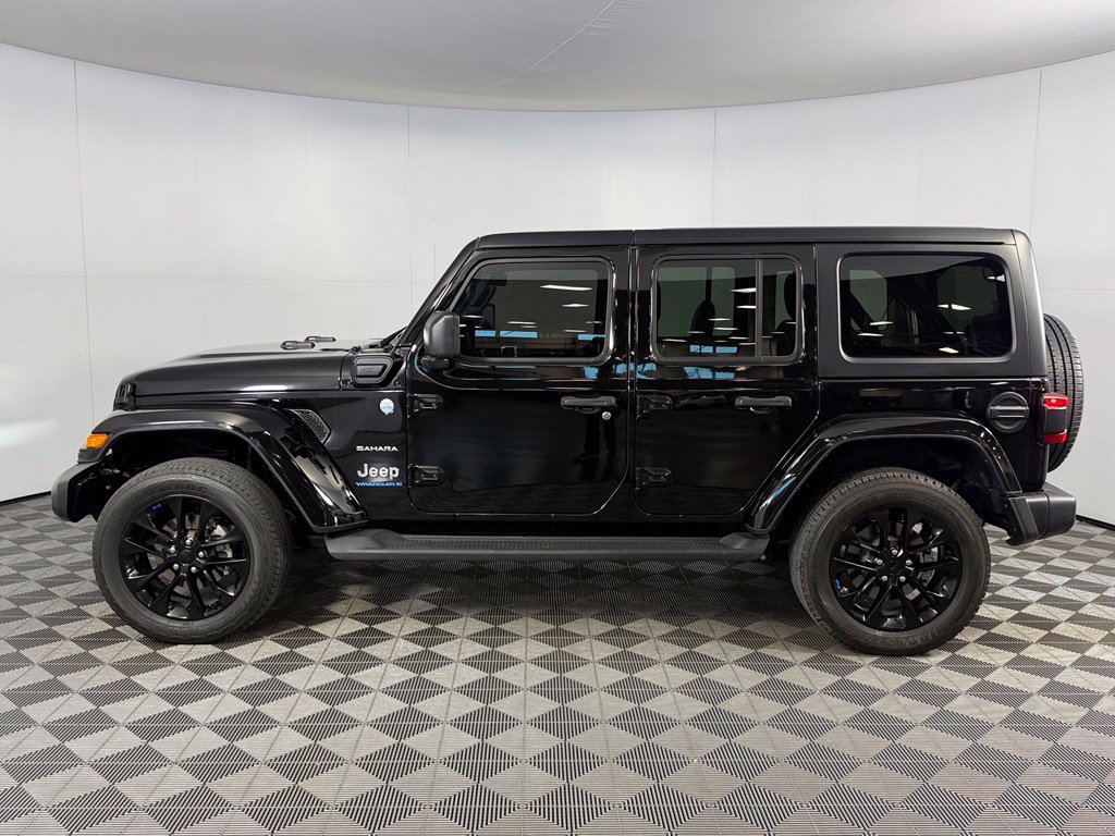 Used 2023 Jeep Wrangler Unlimited Sahara AWD/4WD image 10